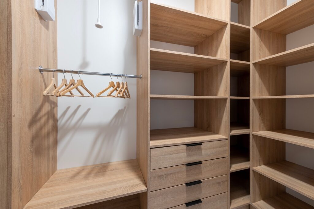 Projekt mieszkania 70m2 Garderoba